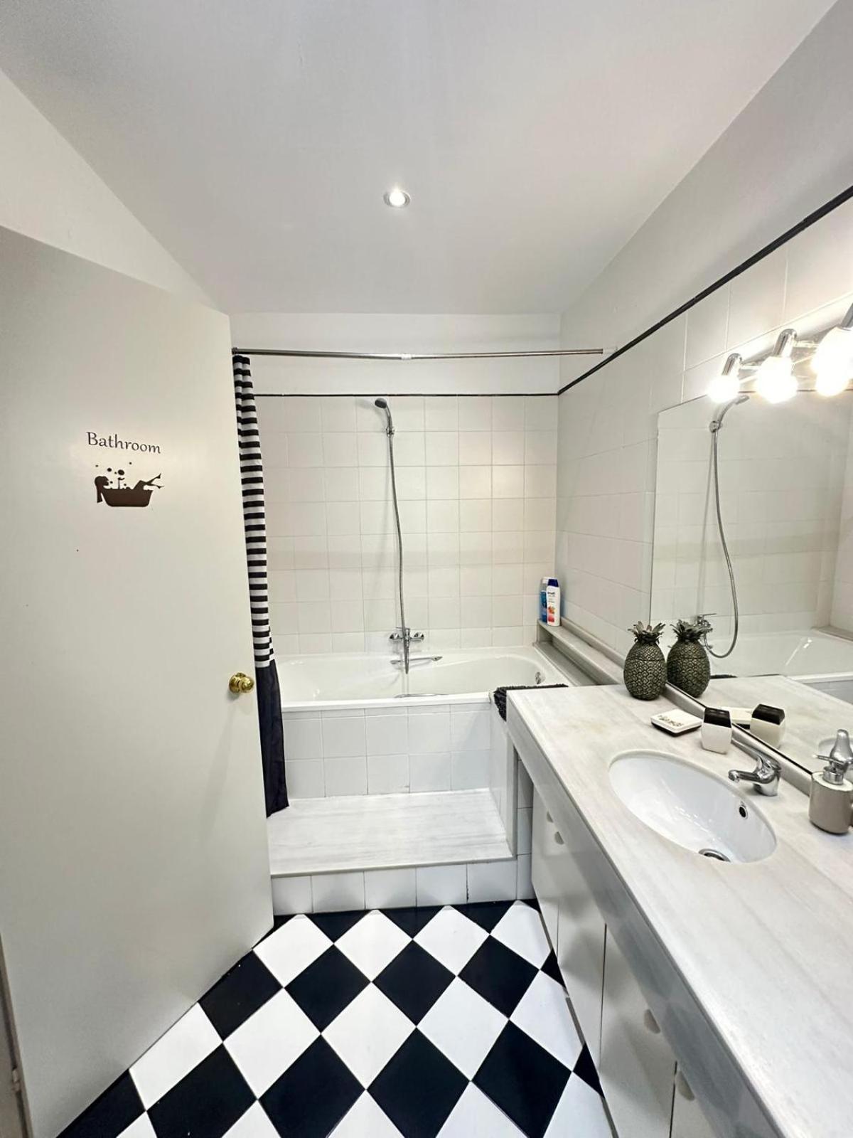 Rooms Aribau Барселона Екстериор снимка